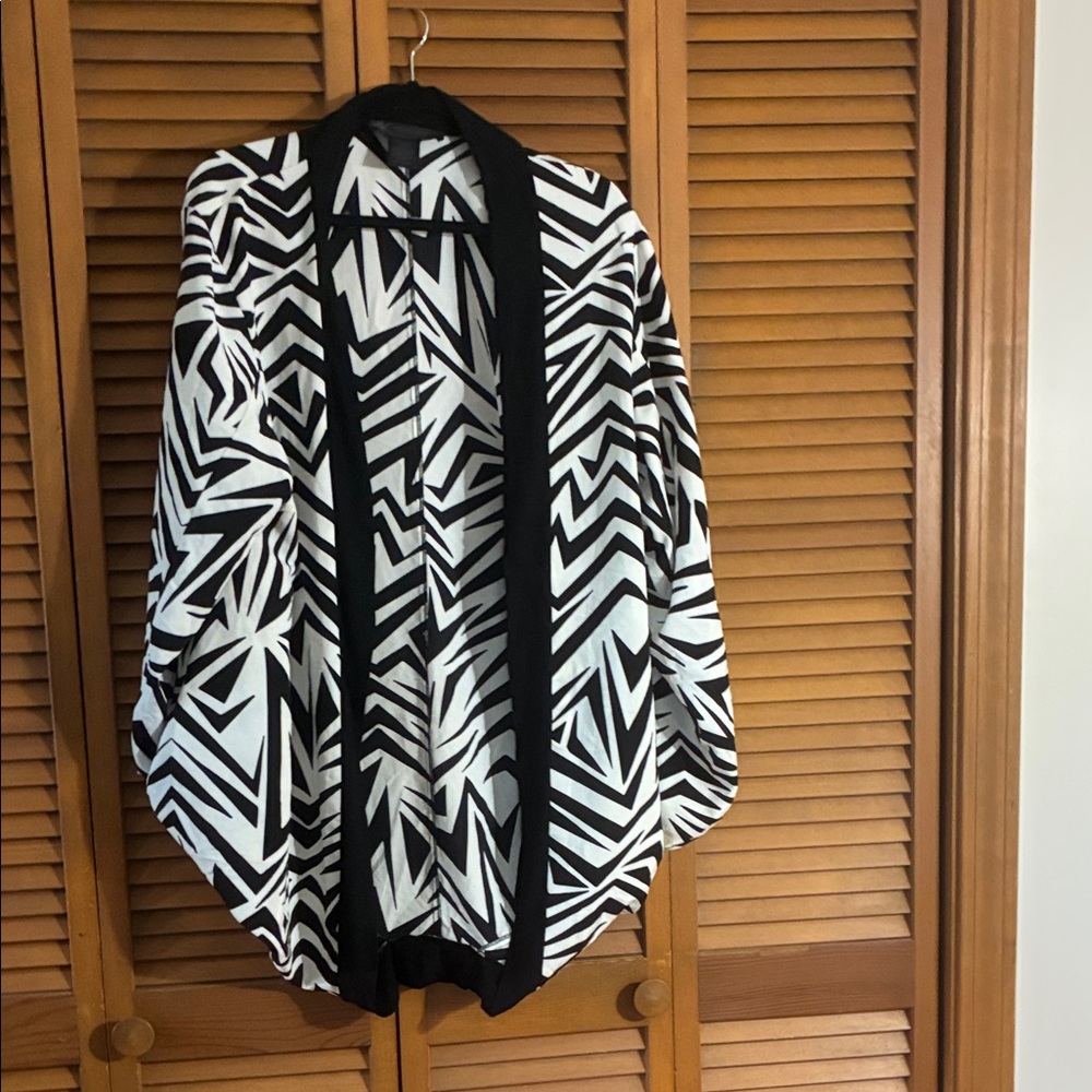 Kardashian Kollection Black and White Geometric Top